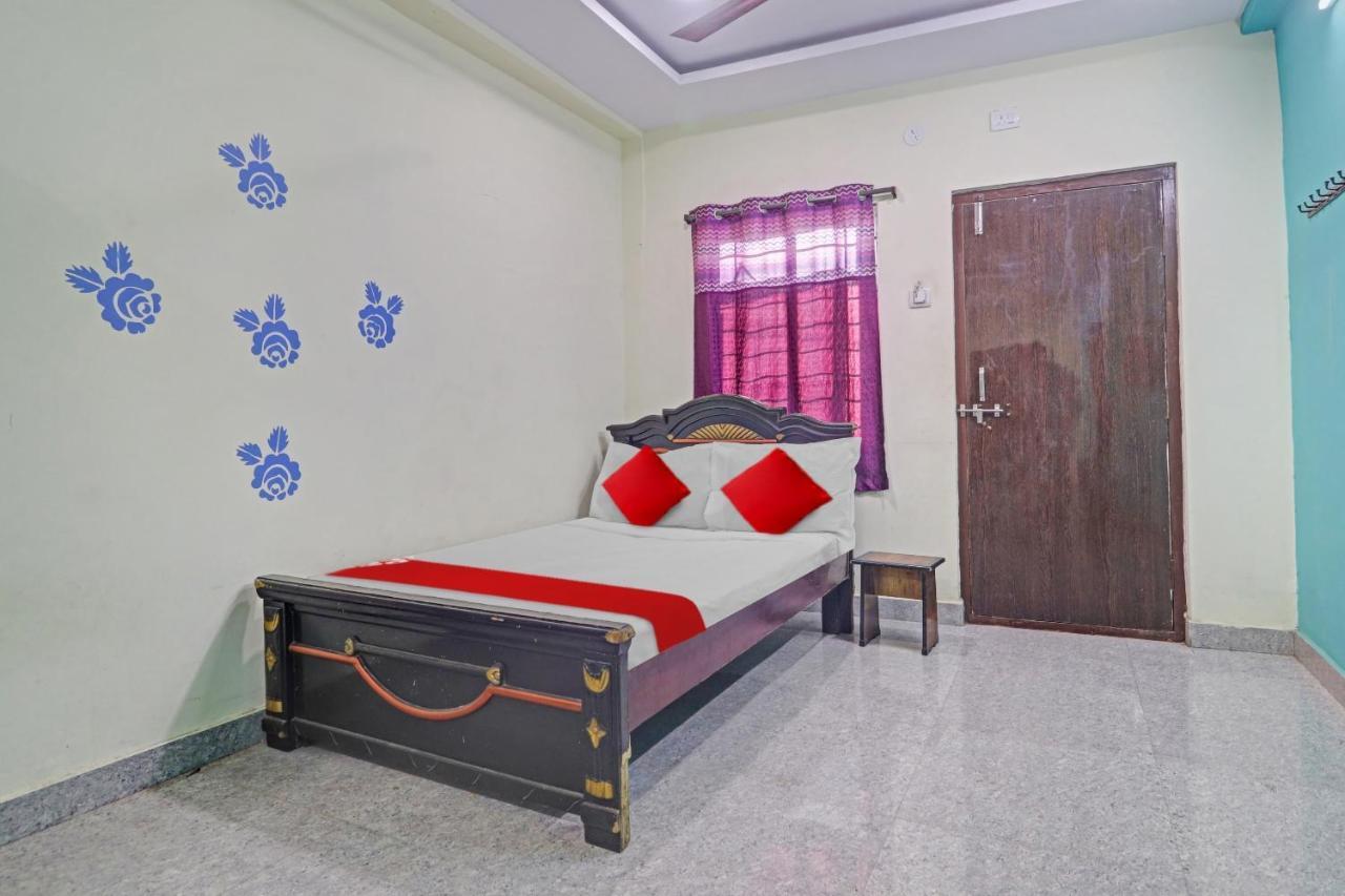 Hotel Oyo Flagship 81051 Sri Sai Manikanta Hyderabad Esterno foto