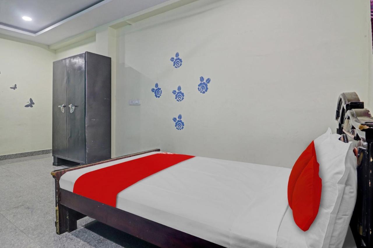 Hotel Oyo Flagship 81051 Sri Sai Manikanta Hyderabad Esterno foto