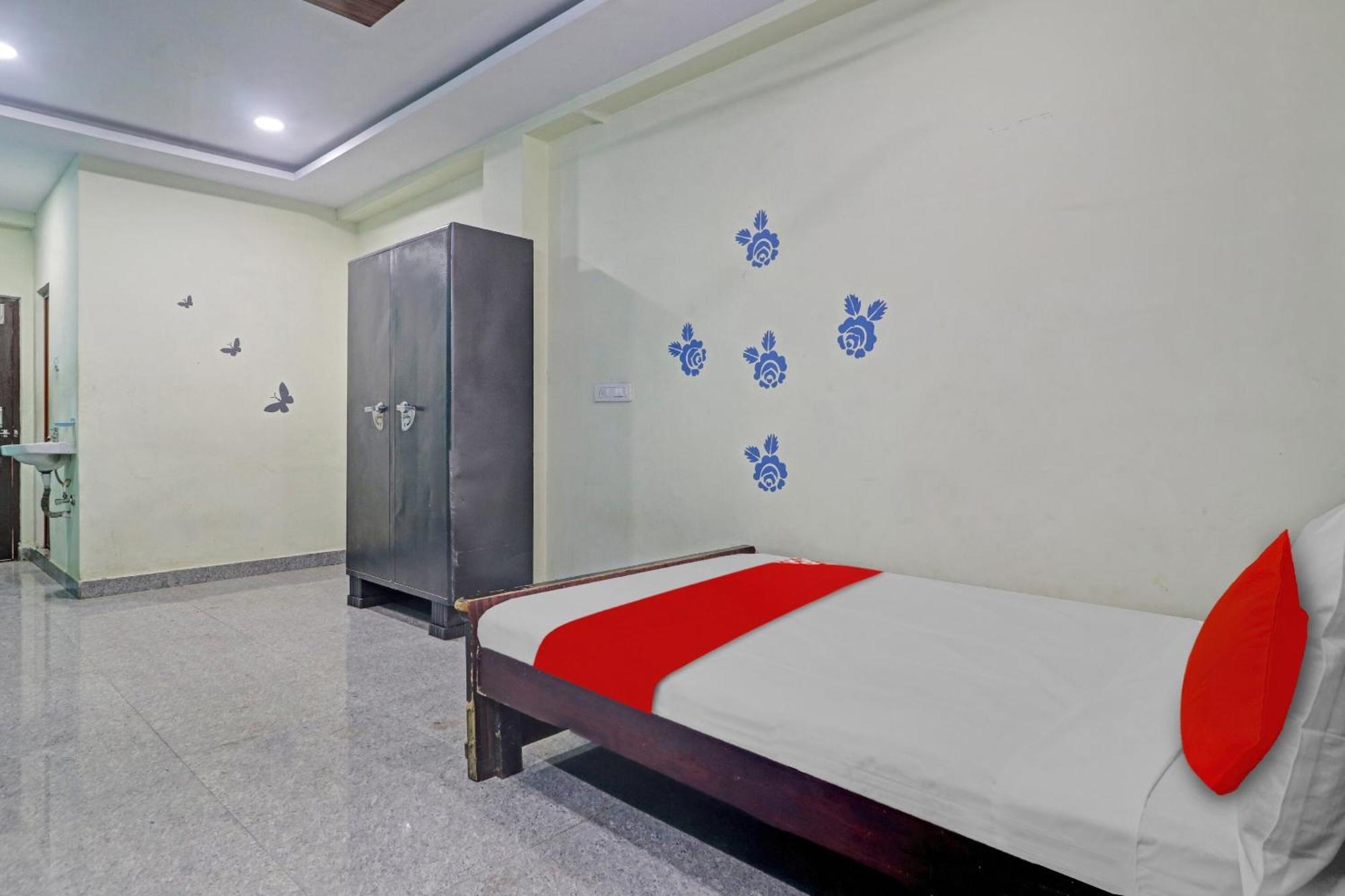 Hotel Oyo Flagship 81051 Sri Sai Manikanta Hyderabad Esterno foto
