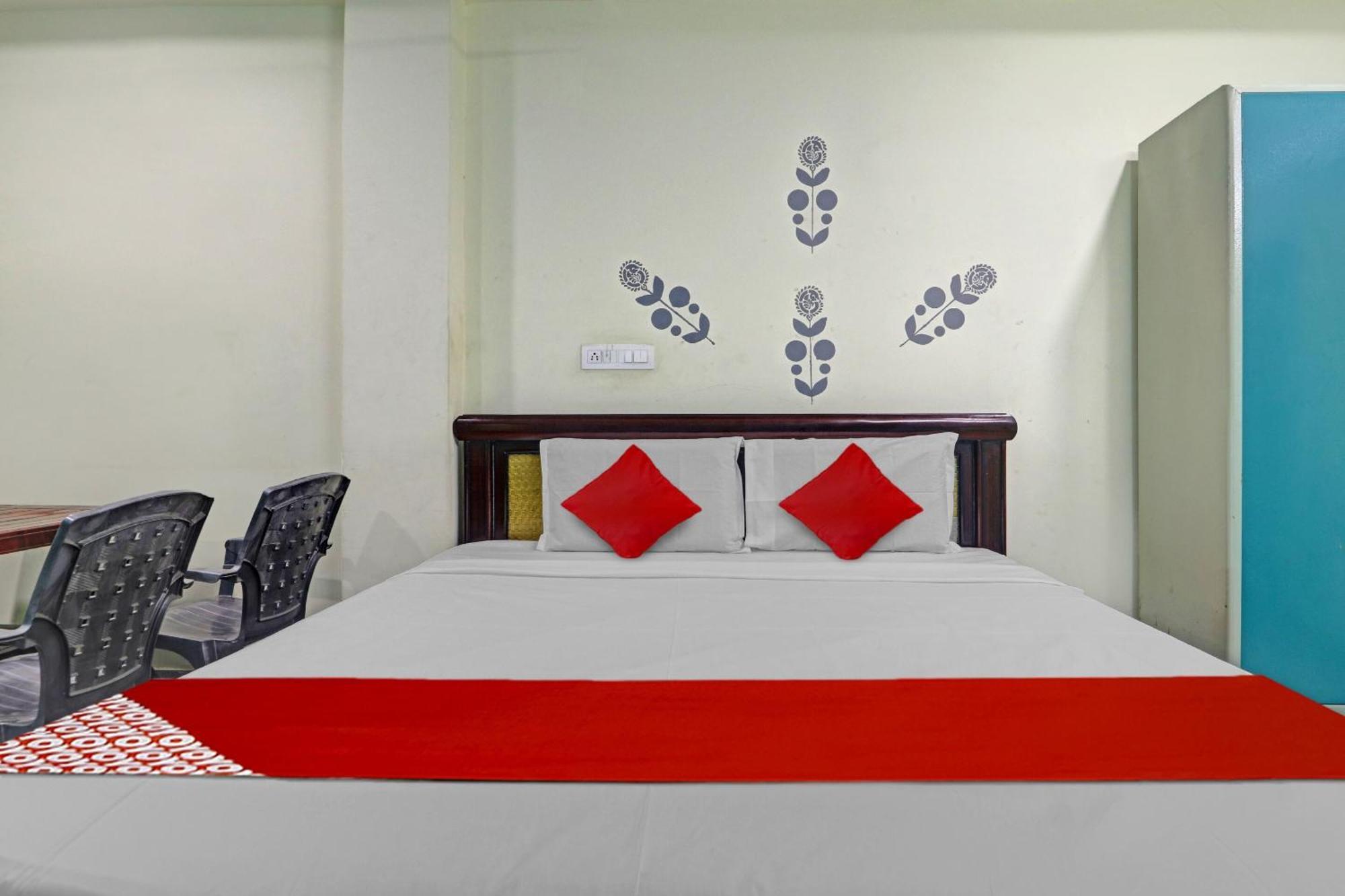 Hotel Oyo Flagship 81051 Sri Sai Manikanta Hyderabad Esterno foto