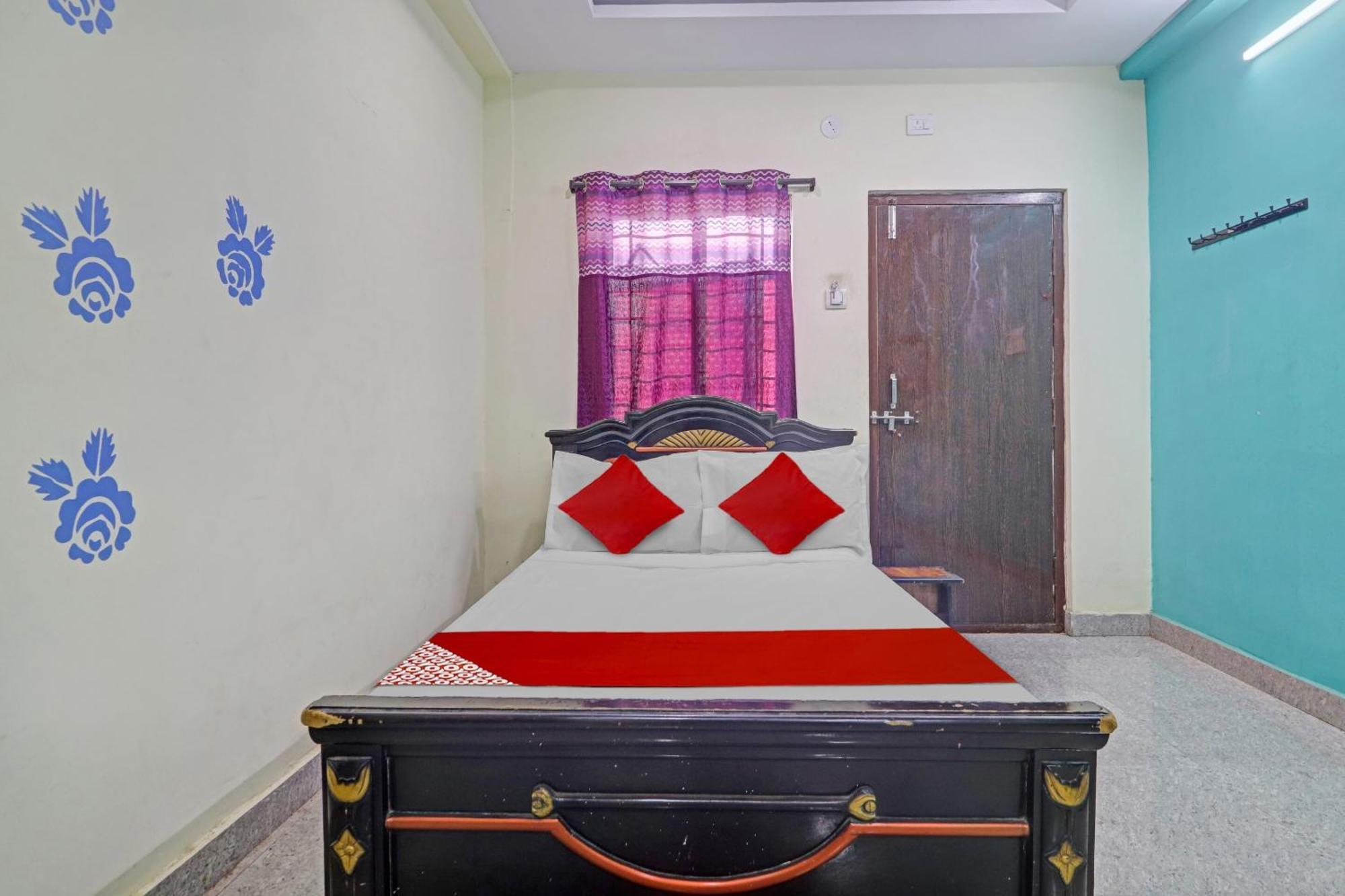 Hotel Oyo Flagship 81051 Sri Sai Manikanta Hyderabad Esterno foto