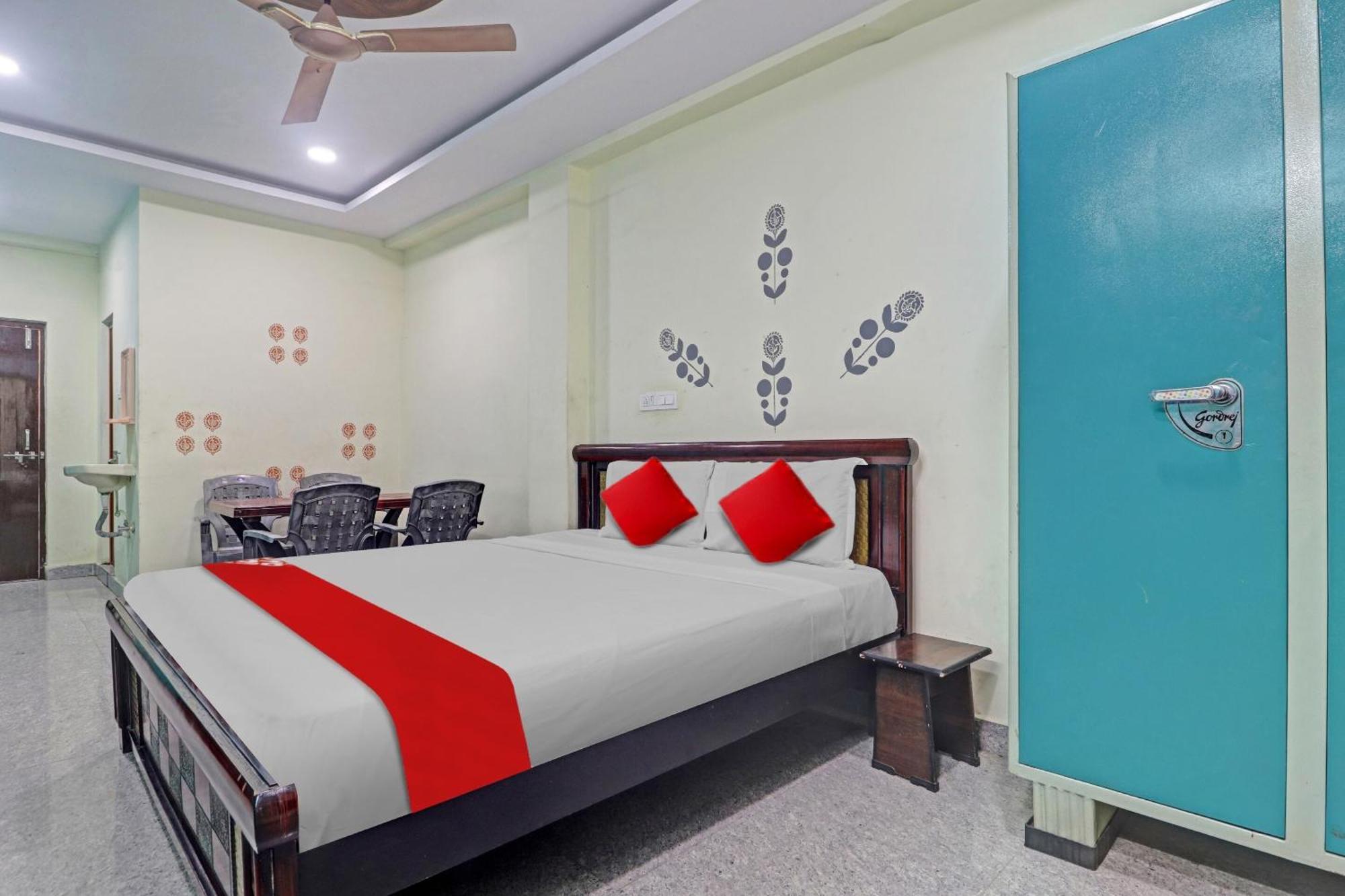 Hotel Oyo Flagship 81051 Sri Sai Manikanta Hyderabad Esterno foto