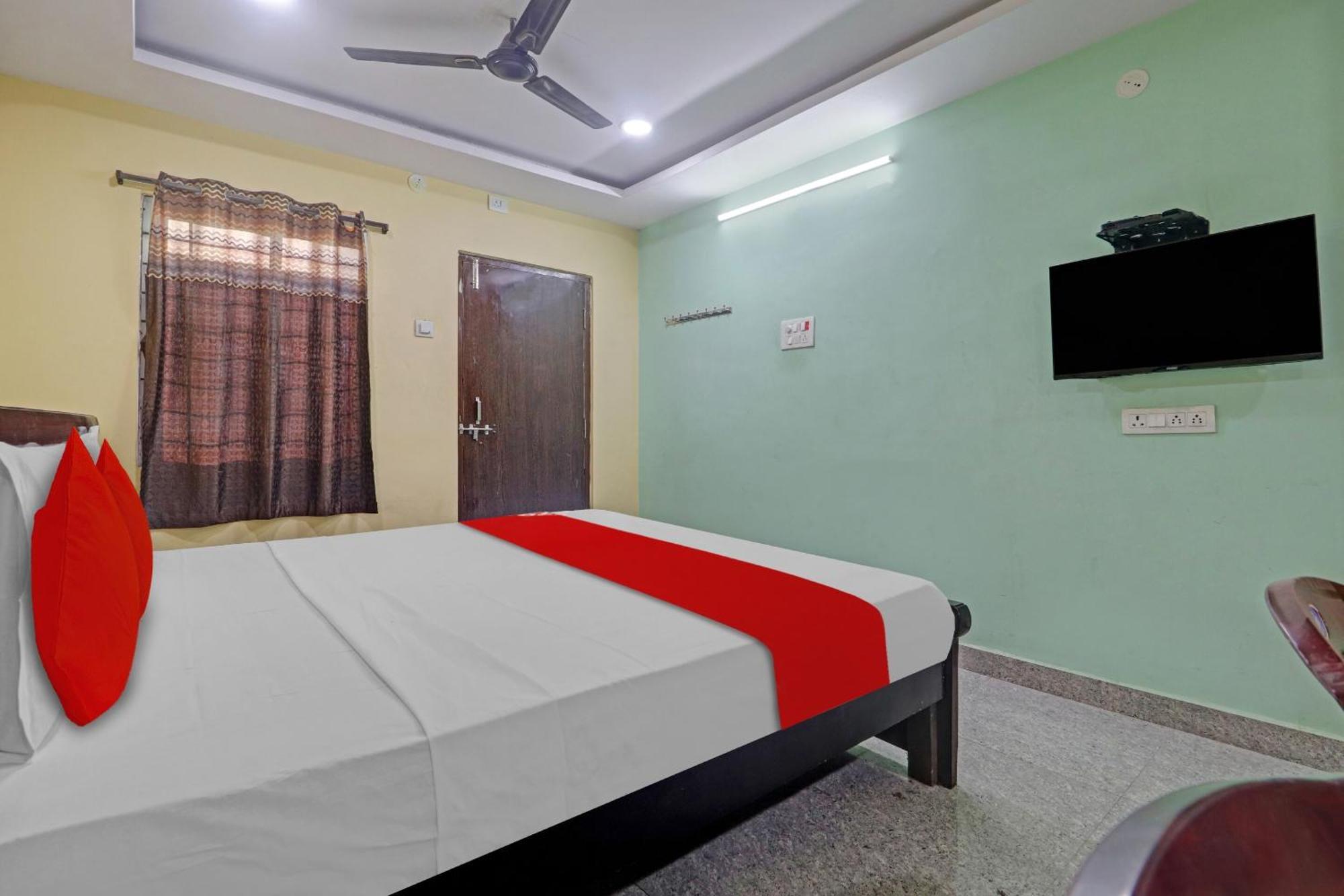 Hotel Oyo Flagship 81051 Sri Sai Manikanta Hyderabad Esterno foto